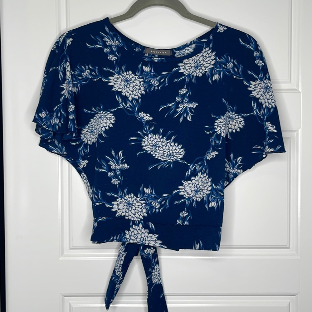 Suzy Shier Blue and White Floral top with back tie Size XS/XP